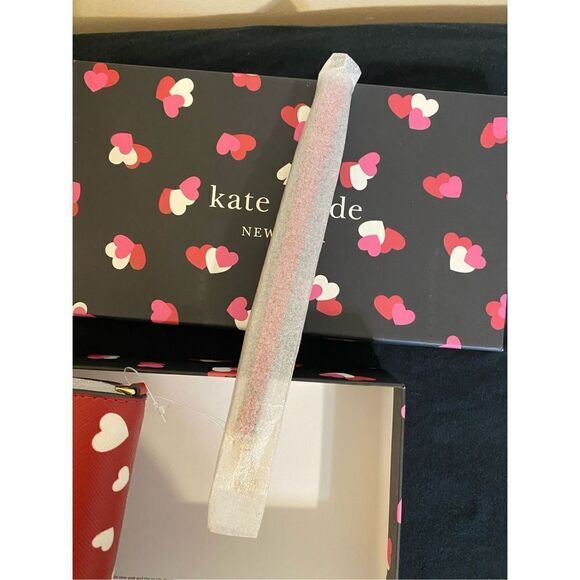 Kate Spade Women's Red Staci Heart Pop Printed Boxed Heart Pop Print Clutch NWT - Picture 7 of 13